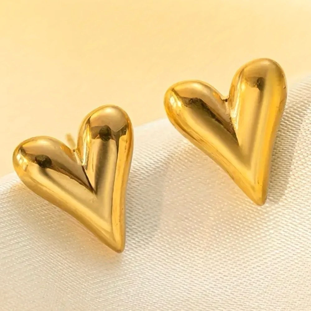 ✨Free People Greta Gold Heart Earrings